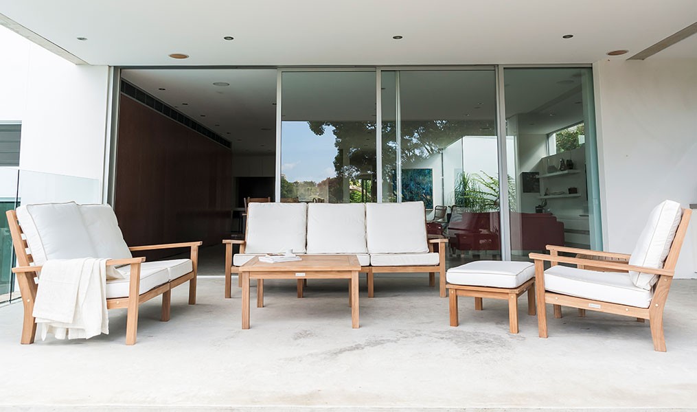 PREPPING YOUR OUTDOOR FURNITURE FOR SUMMER ENTERTAINING: TIPS FOR A REFRESHED OUTDOOR SPACE